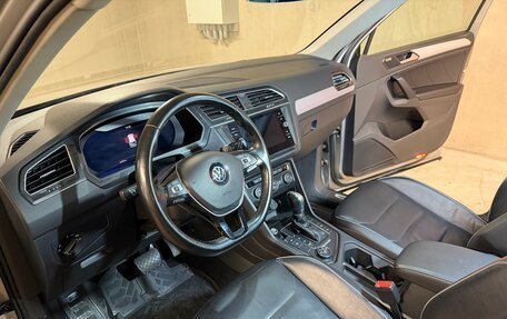 Volkswagen Tiguan II, 2018 год, 2 870 000 рублей, 21 фотография