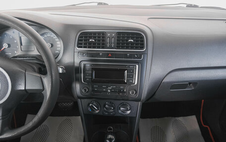 Volkswagen Polo VI (EU Market), 2011 год, 699 000 рублей, 17 фотография