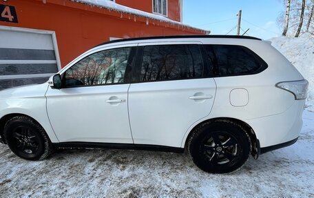 Mitsubishi Outlander III рестайлинг 3, 2012 год, 1 050 000 рублей, 6 фотография