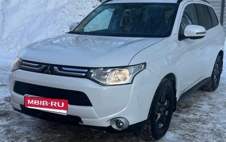 Mitsubishi Outlander III рестайлинг 3, 2012 год, 1 050 000 рублей, 2 фотография