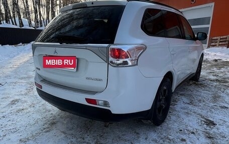 Mitsubishi Outlander III рестайлинг 3, 2012 год, 1 050 000 рублей, 4 фотография
