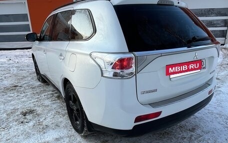 Mitsubishi Outlander III рестайлинг 3, 2012 год, 1 050 000 рублей, 5 фотография