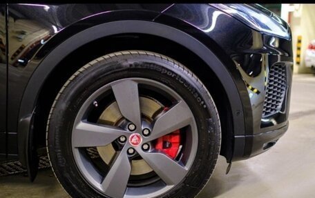 Jaguar E-Pace, 2017 год, 3 100 000 рублей, 13 фотография