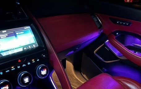 Jaguar E-Pace, 2017 год, 3 100 000 рублей, 16 фотография