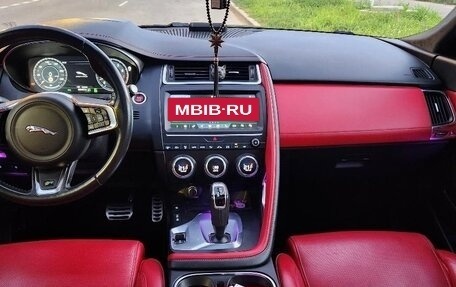 Jaguar E-Pace, 2017 год, 3 100 000 рублей, 11 фотография