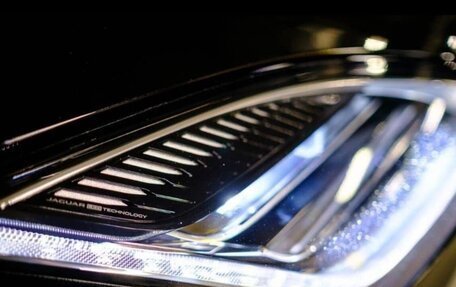 Jaguar E-Pace, 2017 год, 3 100 000 рублей, 21 фотография