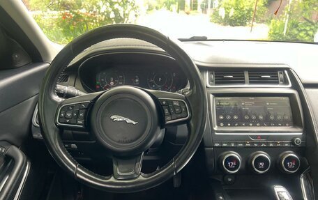 Jaguar E-Pace, 2019 год, 3 200 000 рублей, 13 фотография