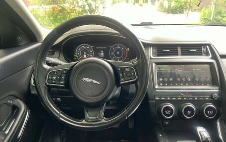Jaguar E-Pace, 2019 год, 3 200 000 рублей, 20 фотография