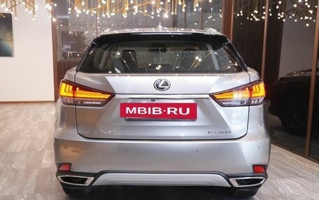 Lexus RX IV рестайлинг, 2021 год, 5 650 000 рублей, 4 фотография