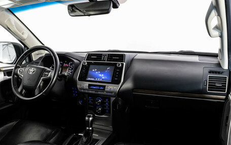 Toyota Land Cruiser Prado 150 рестайлинг 2, 2018 год, 4 499 000 рублей, 11 фотография