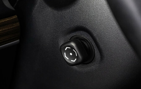 Toyota Land Cruiser Prado 150 рестайлинг 2, 2018 год, 4 499 000 рублей, 25 фотография