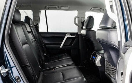 Toyota Land Cruiser Prado 150 рестайлинг 2, 2018 год, 4 499 000 рублей, 31 фотография