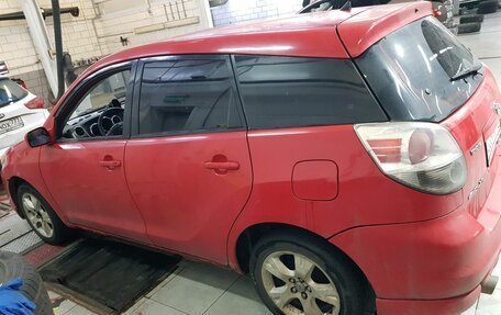 Toyota Matrix, 2004 год, 580 000 рублей, 11 фотография