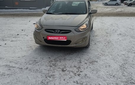 Hyundai Solaris II рестайлинг, 2011 год, 650 000 рублей, 1 фотография