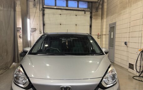 Honda Fit, 2020 год, 1 350 000 рублей, 6 фотография