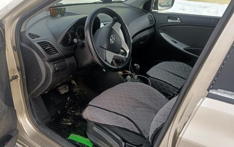 Hyundai Solaris II рестайлинг, 2011 год, 650 000 рублей, 5 фотография