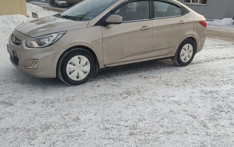 Hyundai Solaris II рестайлинг, 2011 год, 650 000 рублей, 3 фотография