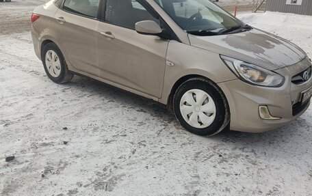 Hyundai Solaris II рестайлинг, 2011 год, 650 000 рублей, 2 фотография