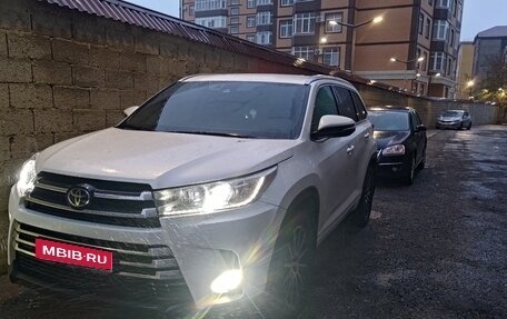 Toyota Highlander III, 2018 год, 3 850 000 рублей, 1 фотография