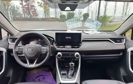 Toyota RAV4, 2025 год, 3 768 689 рублей, 7 фотография