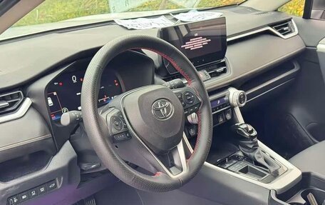 Toyota RAV4, 2025 год, 3 768 689 рублей, 6 фотография