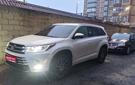 Toyota Highlander III, 2018 год, 3 850 000 рублей, 2 фотография