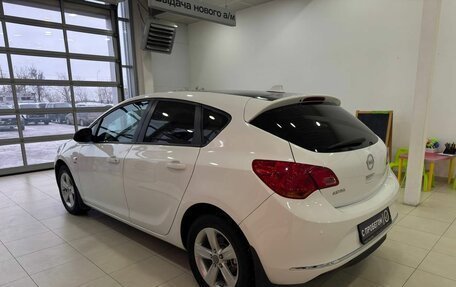 Opel Astra J, 2013 год, 949 900 рублей, 4 фотография