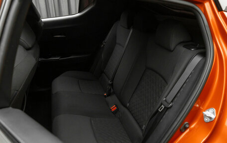 Toyota C-HR I рестайлинг, 2019 год, 2 640 000 рублей, 14 фотография