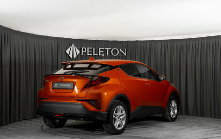 Toyota C-HR I рестайлинг, 2019 год, 2 640 000 рублей, 5 фотография