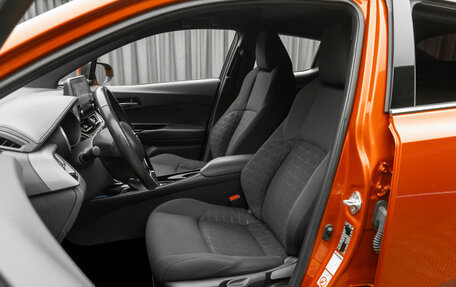 Toyota C-HR I рестайлинг, 2019 год, 2 640 000 рублей, 11 фотография