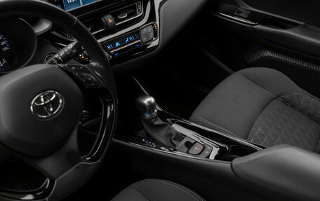 Toyota C-HR I рестайлинг, 2019 год, 2 640 000 рублей, 15 фотография