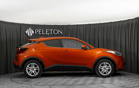 Toyota C-HR I рестайлинг, 2019 год, 2 640 000 рублей, 8 фотография