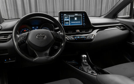 Toyota C-HR I рестайлинг, 2019 год, 2 640 000 рублей, 9 фотография