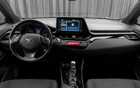 Toyota C-HR I рестайлинг, 2019 год, 2 640 000 рублей, 10 фотография