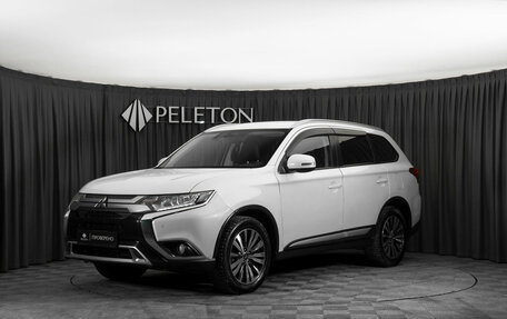 Mitsubishi Outlander III рестайлинг 3, 2019 год, 1 990 000 рублей, 1 фотография