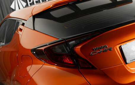 Toyota C-HR I рестайлинг, 2019 год, 2 640 000 рублей, 22 фотография