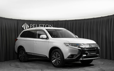 Mitsubishi Outlander III рестайлинг 3, 2019 год, 1 990 000 рублей, 2 фотография