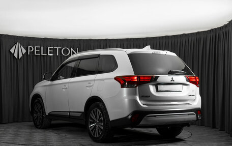 Mitsubishi Outlander III рестайлинг 3, 2019 год, 1 990 000 рублей, 4 фотография