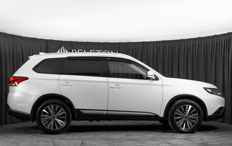 Mitsubishi Outlander III рестайлинг 3, 2019 год, 1 990 000 рублей, 8 фотография