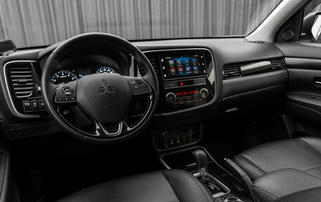 Mitsubishi Outlander III рестайлинг 3, 2019 год, 1 990 000 рублей, 9 фотография