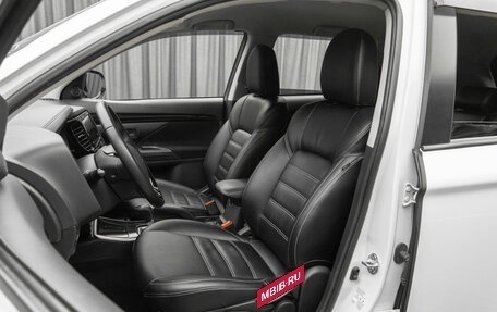 Mitsubishi Outlander III рестайлинг 3, 2019 год, 1 990 000 рублей, 11 фотография