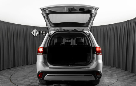 Mitsubishi Outlander III рестайлинг 3, 2019 год, 1 990 000 рублей, 25 фотография