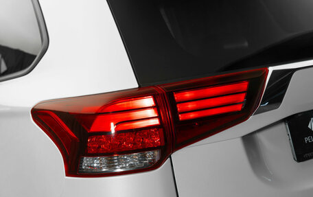 Mitsubishi Outlander III рестайлинг 3, 2019 год, 1 990 000 рублей, 27 фотография