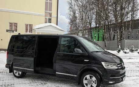 Volkswagen Multivan T6 рестайлинг, 2016 год, 7 500 000 рублей, 2 фотография