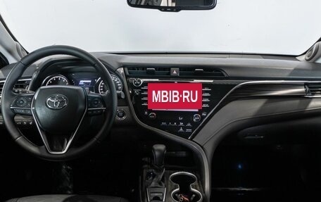 Toyota Camry, 2018 год, 2 451 000 рублей, 6 фотография