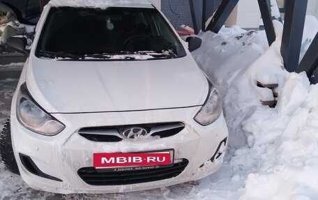 Hyundai Solaris II рестайлинг, 2013 год, 410 000 рублей, 1 фотография