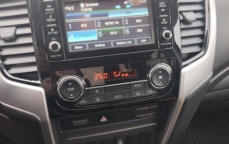 Mitsubishi L200 IV рестайлинг, 2019 год, 3 050 000 рублей, 8 фотография