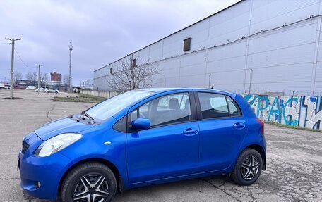 Toyota Yaris III рестайлинг, 2008 год, 640 000 рублей, 2 фотография