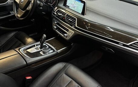 BMW 7 серия, 2018 год, 2 990 000 рублей, 10 фотография