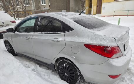 Hyundai Solaris II рестайлинг, 2011 год, 549 000 рублей, 4 фотография